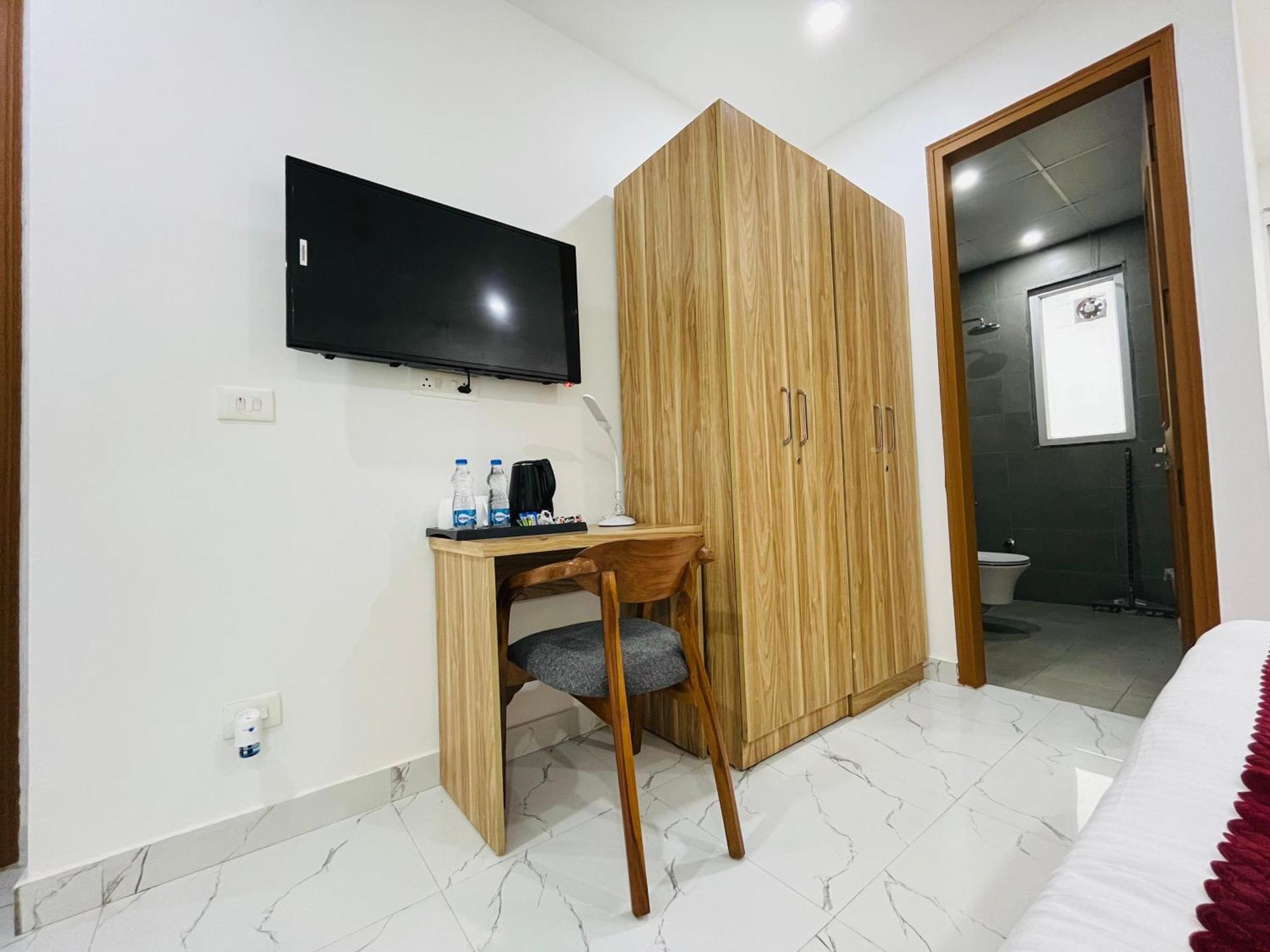 The Lodgers Studio Apartment Infront Of Artemis Hospital Gurugram غورغاون المظهر الخارجي الصورة
