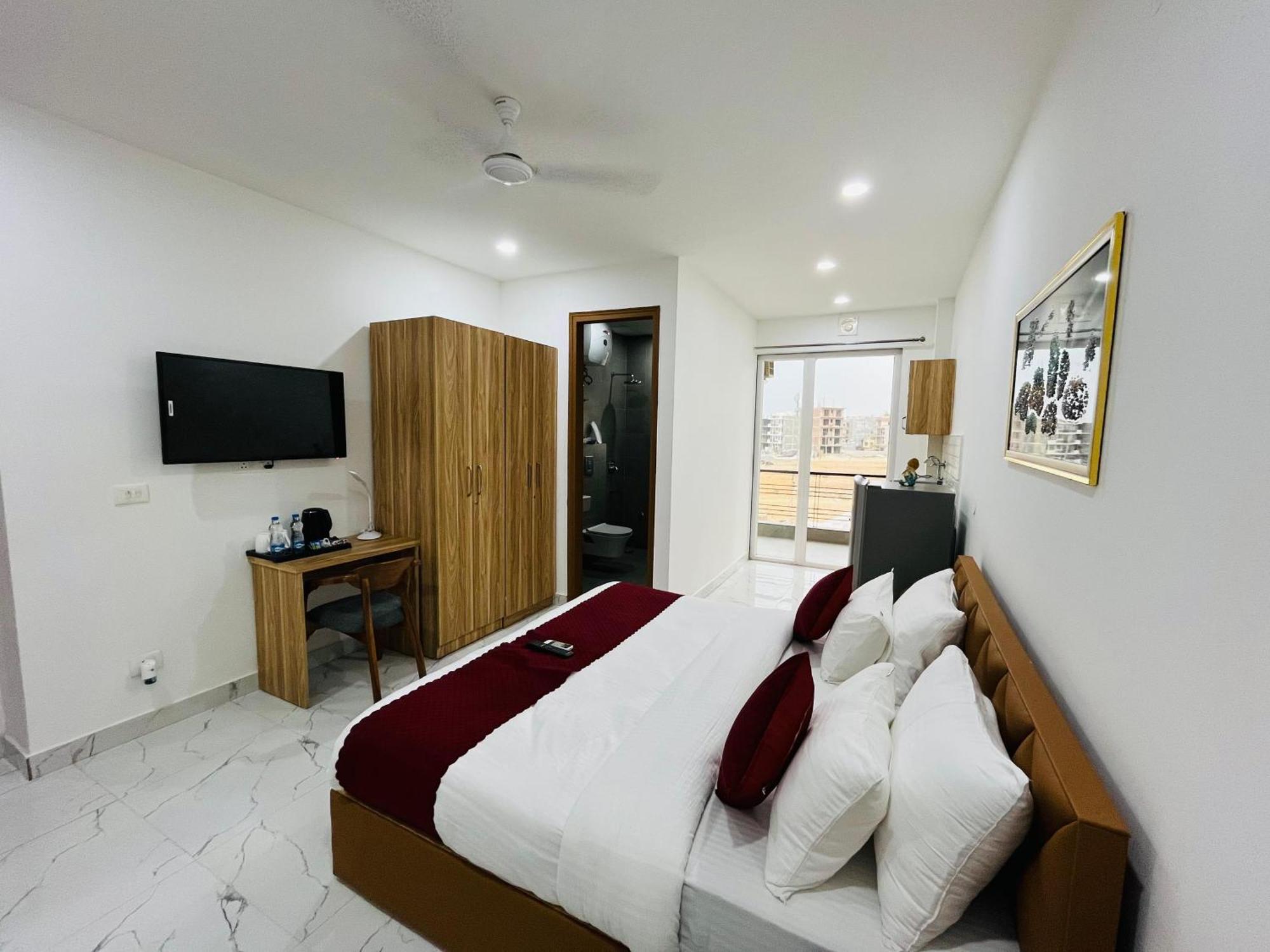 The Lodgers Studio Apartment Infront Of Artemis Hospital Gurugram غورغاون المظهر الخارجي الصورة