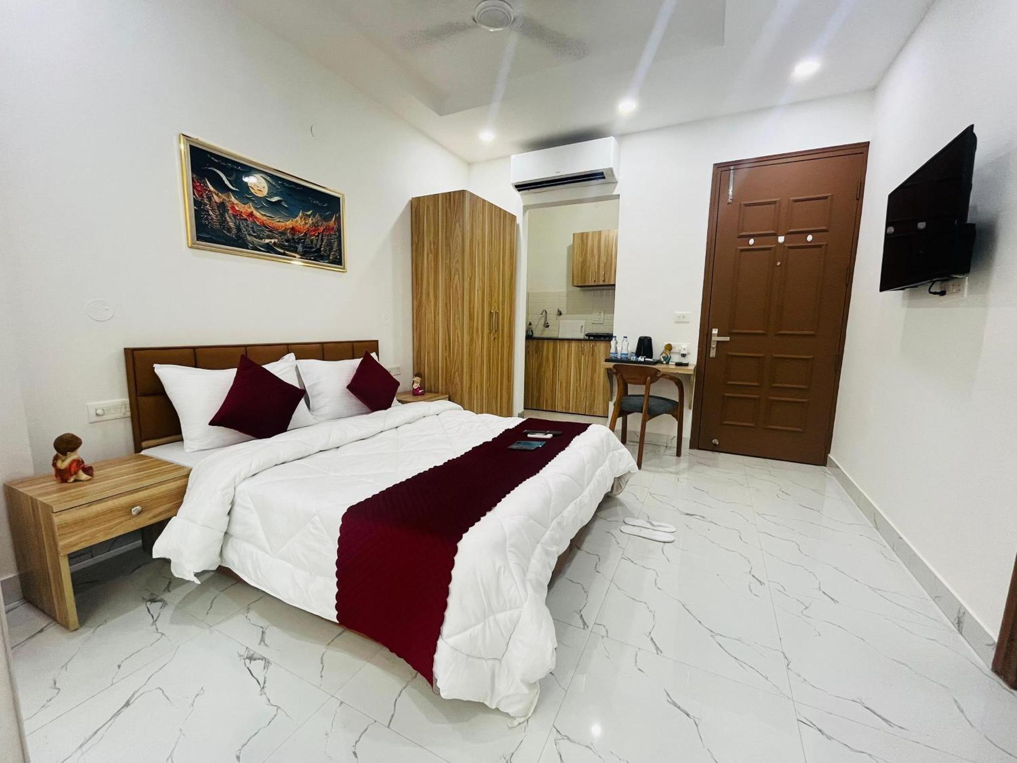 The Lodgers Studio Apartment Infront Of Artemis Hospital Gurugram غورغاون المظهر الخارجي الصورة