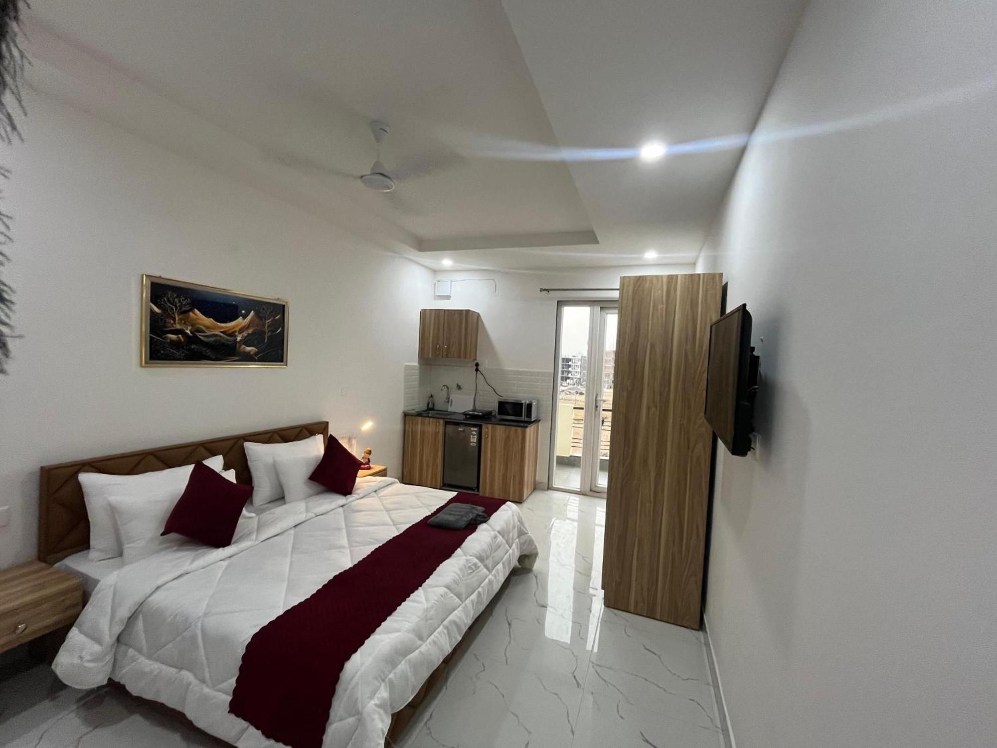 The Lodgers Studio Apartment Infront Of Artemis Hospital Gurugram غورغاون المظهر الخارجي الصورة