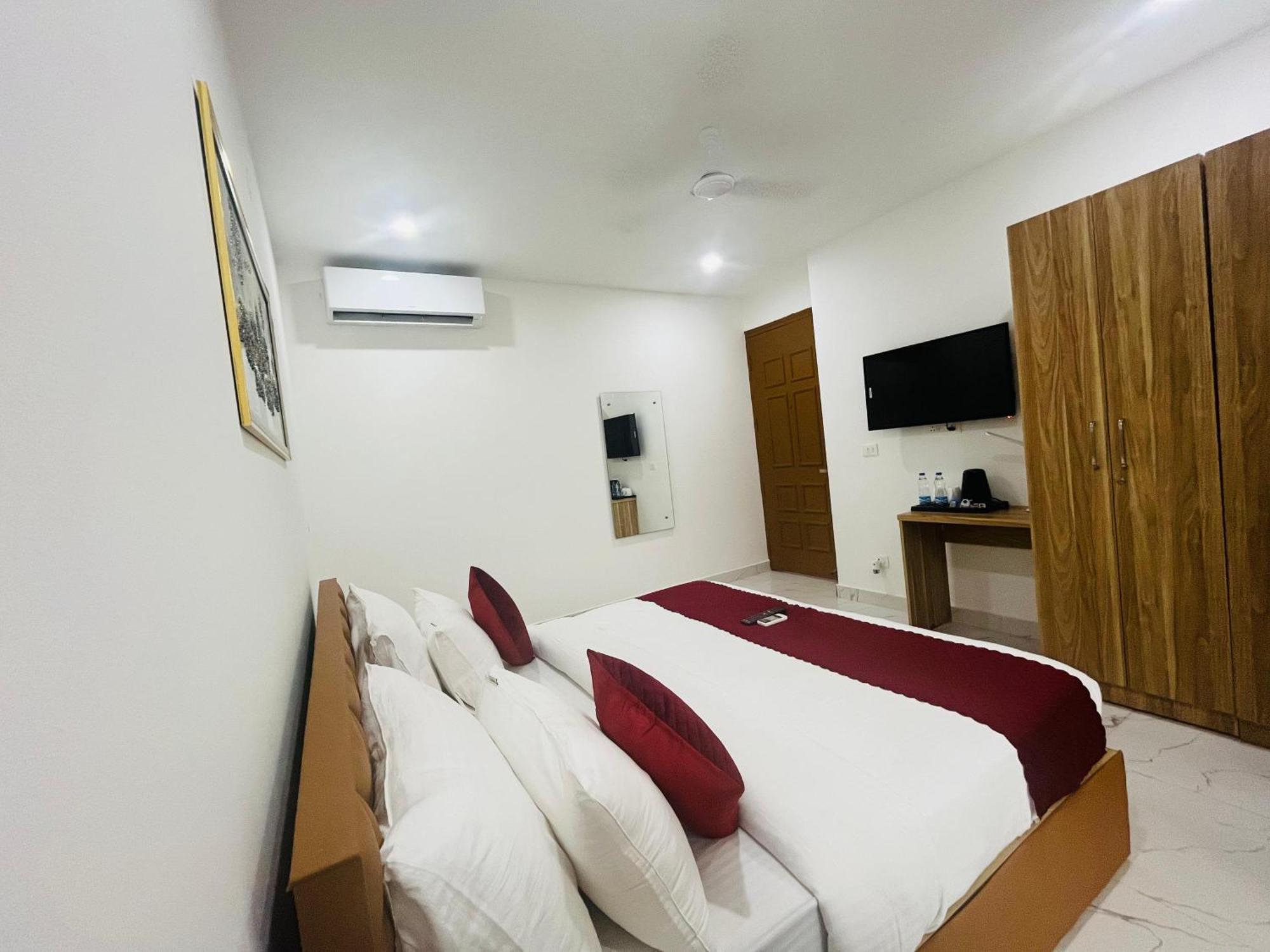 The Lodgers Studio Apartment Infront Of Artemis Hospital Gurugram غورغاون المظهر الخارجي الصورة