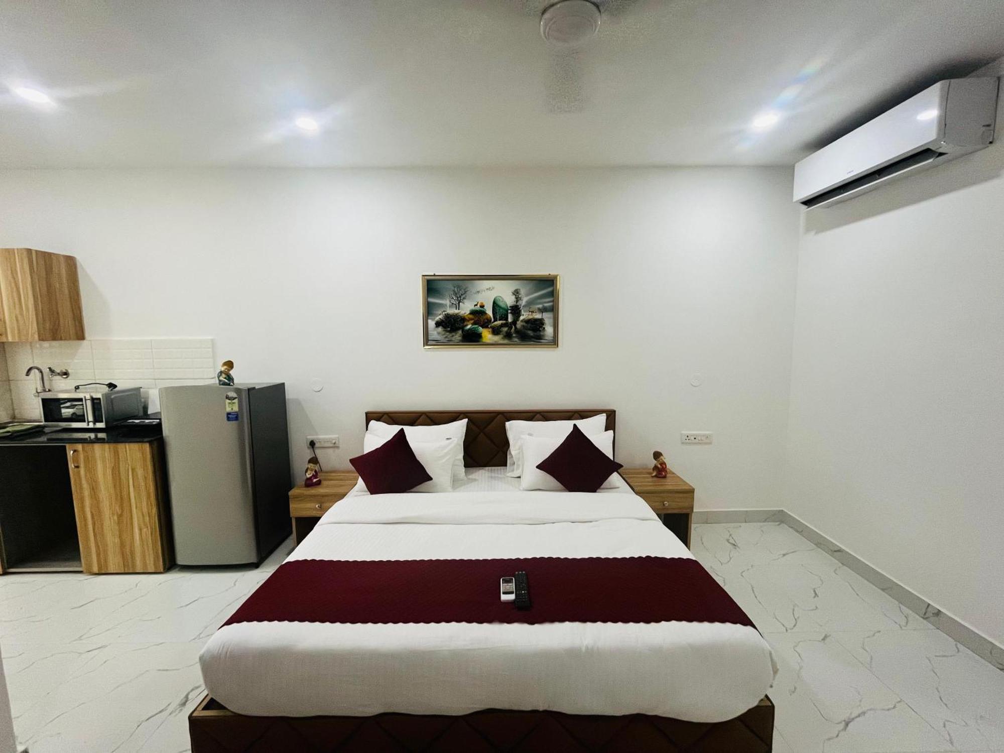 The Lodgers Studio Apartment Infront Of Artemis Hospital Gurugram غورغاون المظهر الخارجي الصورة