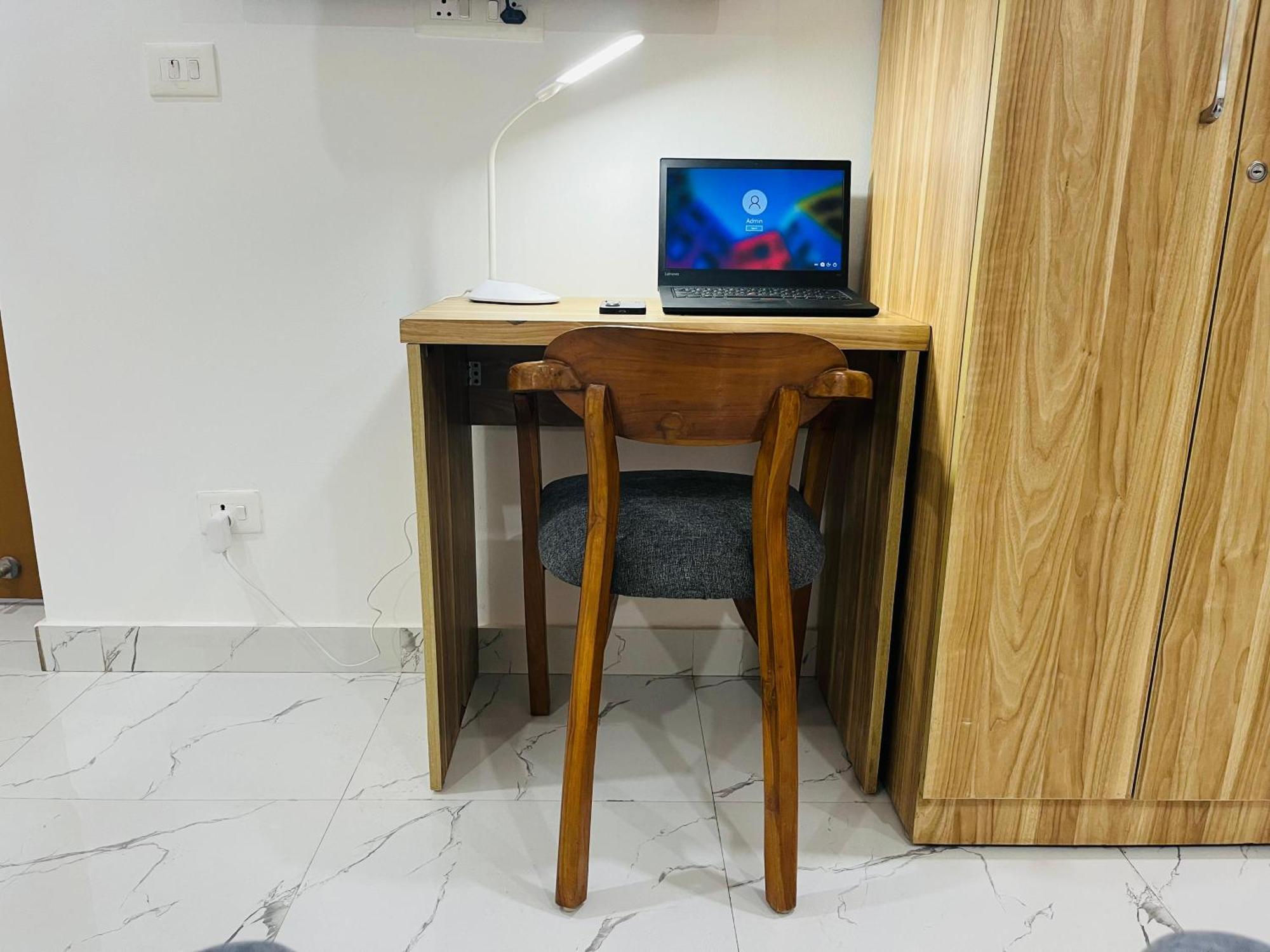 The Lodgers Studio Apartment Infront Of Artemis Hospital Gurugram غورغاون المظهر الخارجي الصورة
