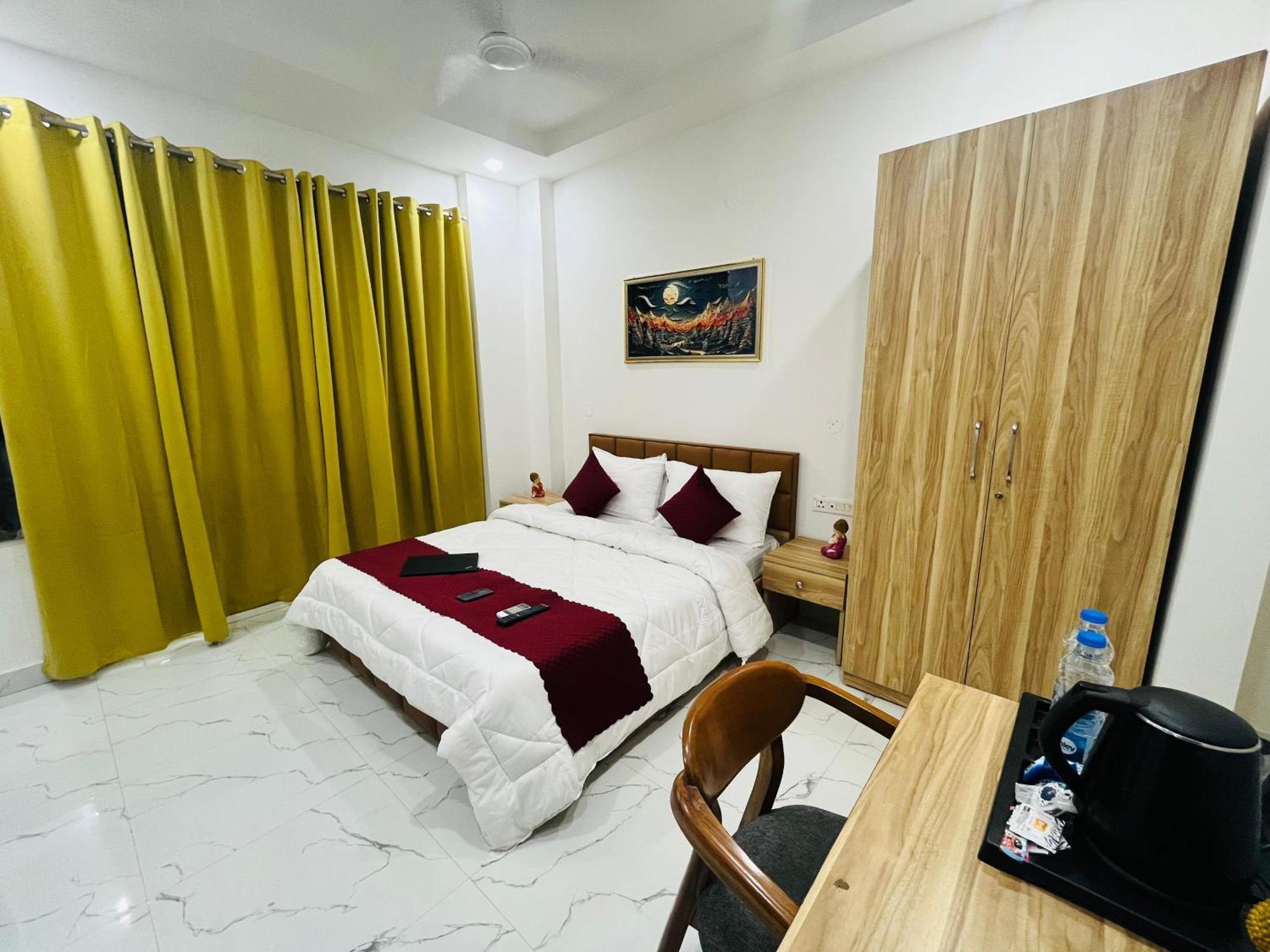 The Lodgers Studio Apartment Infront Of Artemis Hospital Gurugram غورغاون المظهر الخارجي الصورة