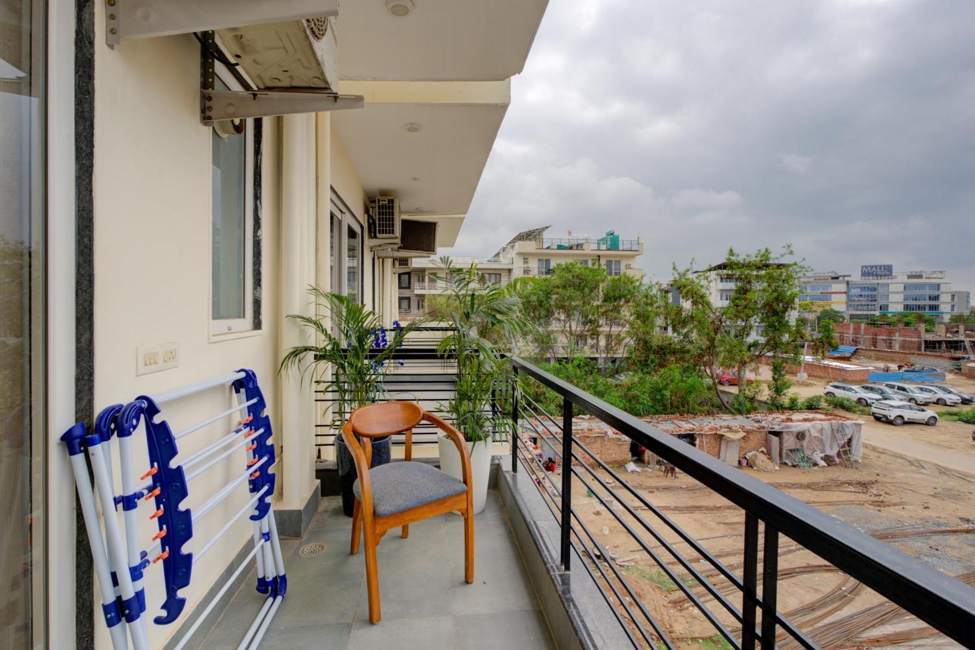 The Lodgers Studio Apartment Infront Of Artemis Hospital Gurugram غورغاون المظهر الخارجي الصورة