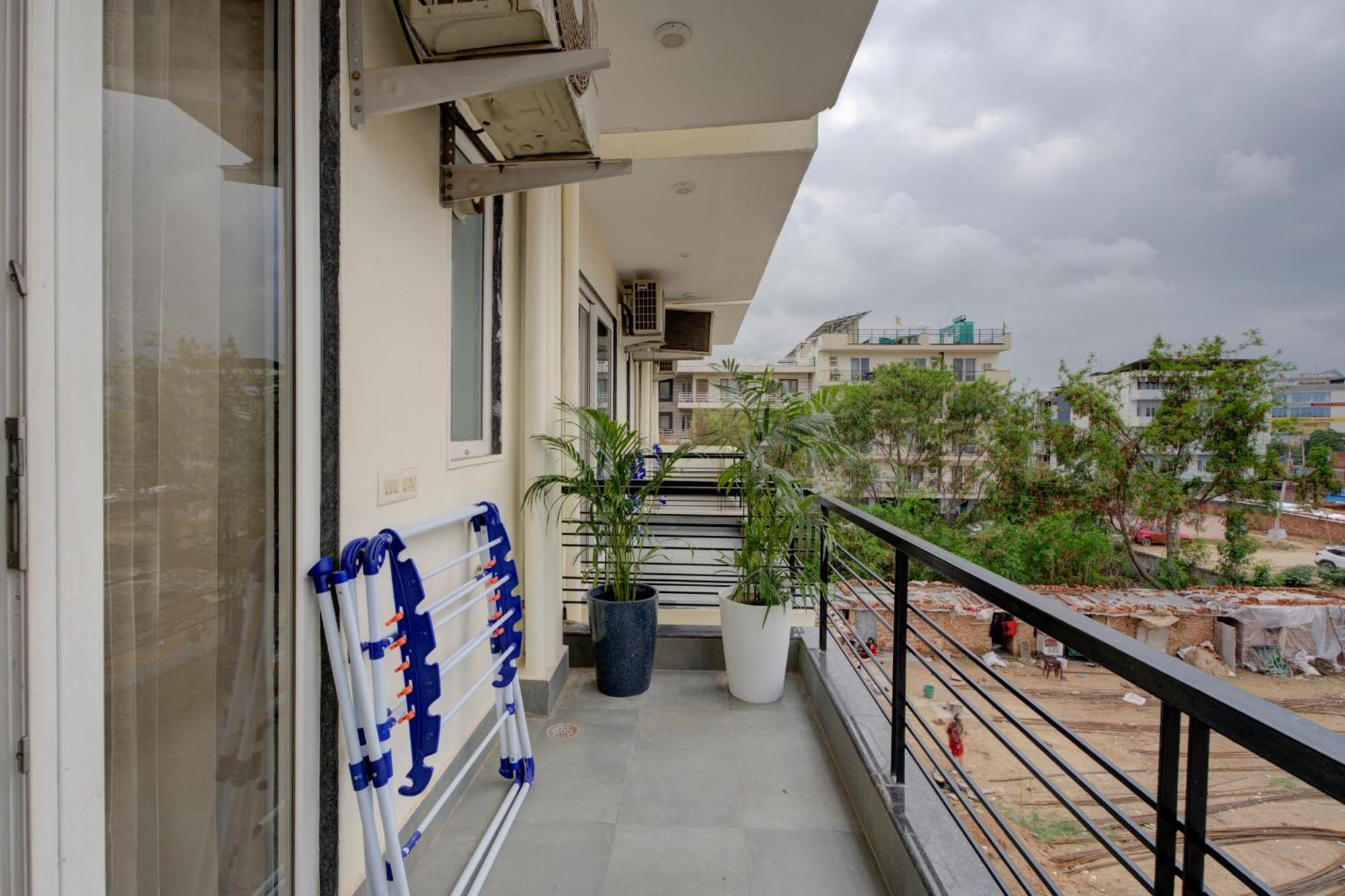 The Lodgers Studio Apartment Infront Of Artemis Hospital Gurugram غورغاون المظهر الخارجي الصورة