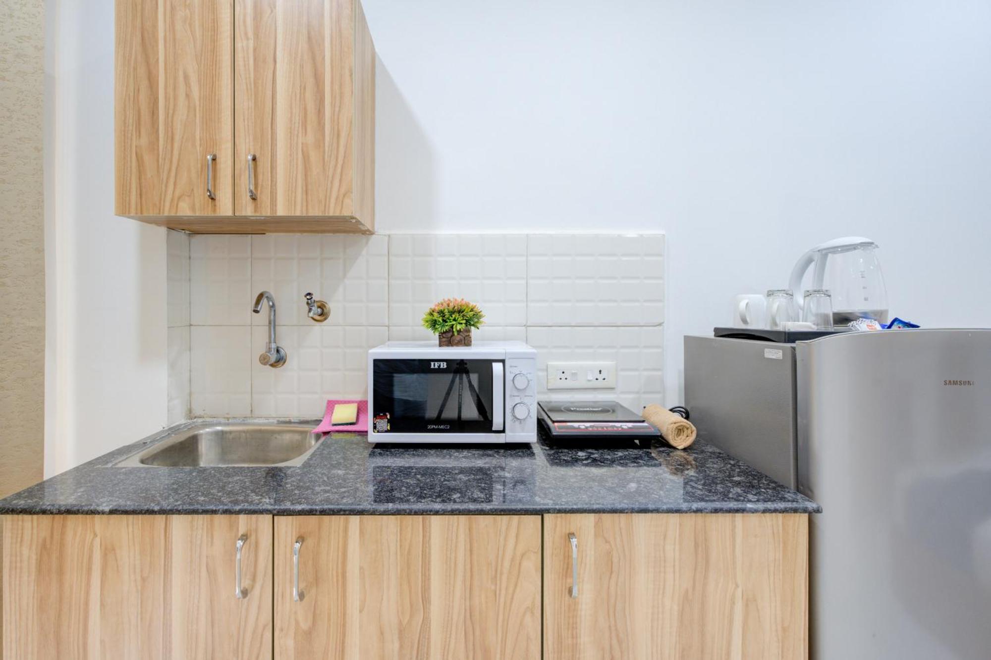 The Lodgers Studio Apartment Infront Of Artemis Hospital Gurugram غورغاون المظهر الخارجي الصورة