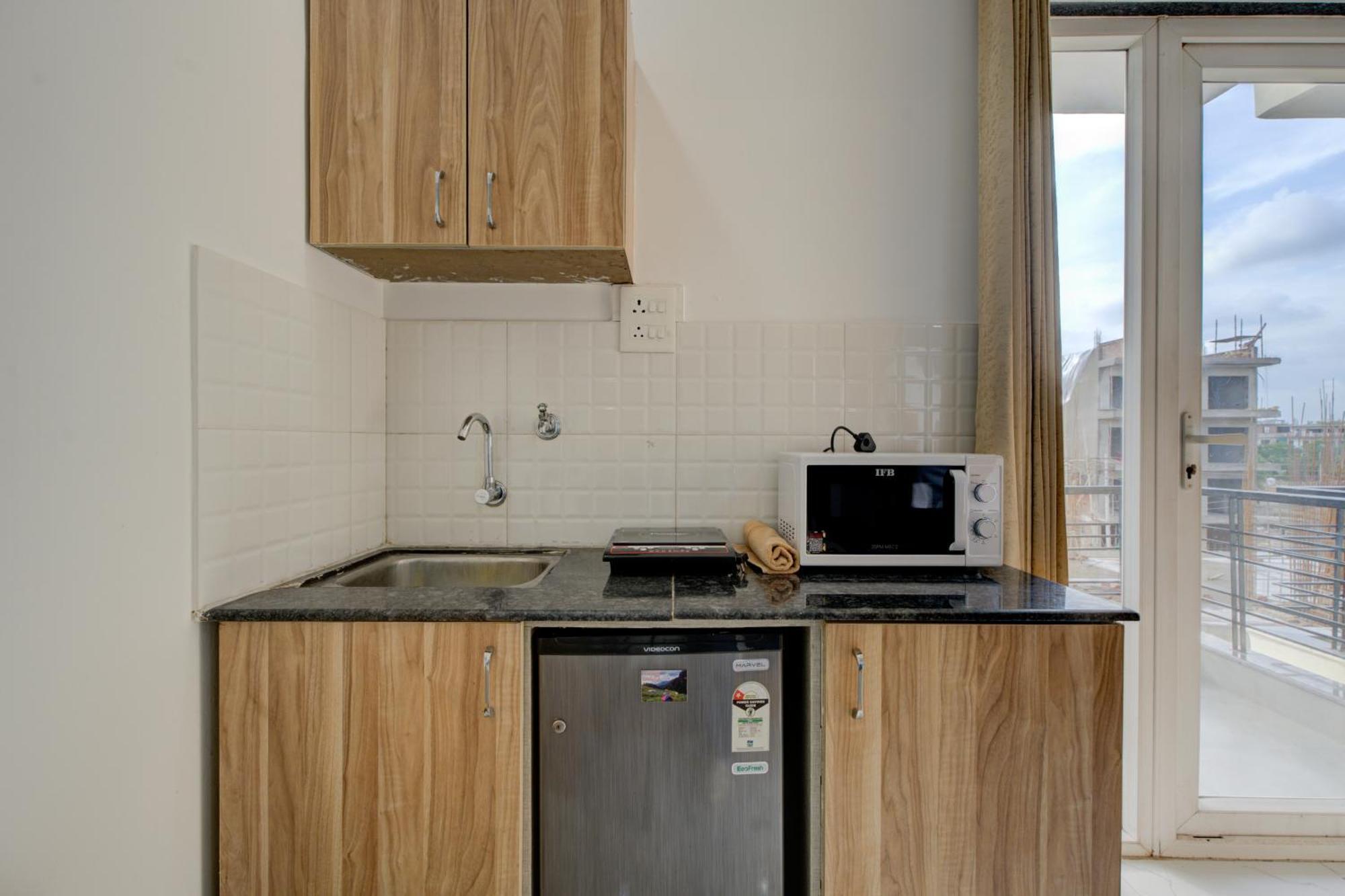 The Lodgers Studio Apartment Infront Of Artemis Hospital Gurugram غورغاون المظهر الخارجي الصورة