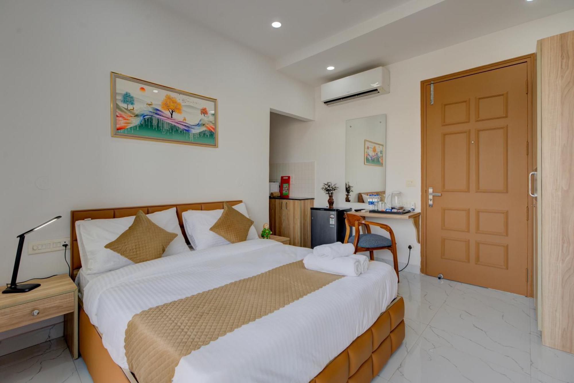 The Lodgers Studio Apartment Infront Of Artemis Hospital Gurugram غورغاون المظهر الخارجي الصورة