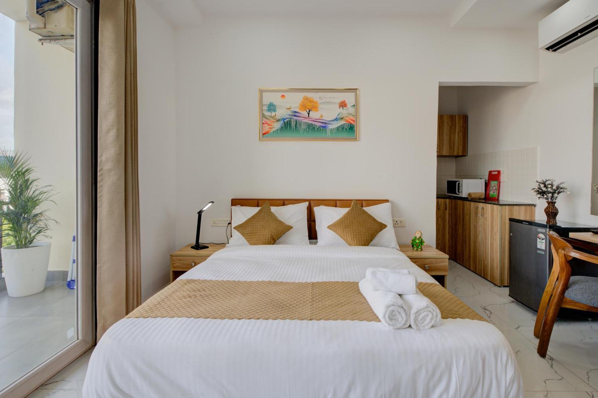 The Lodgers Studio Apartment Infront Of Artemis Hospital Gurugram غورغاون المظهر الخارجي الصورة