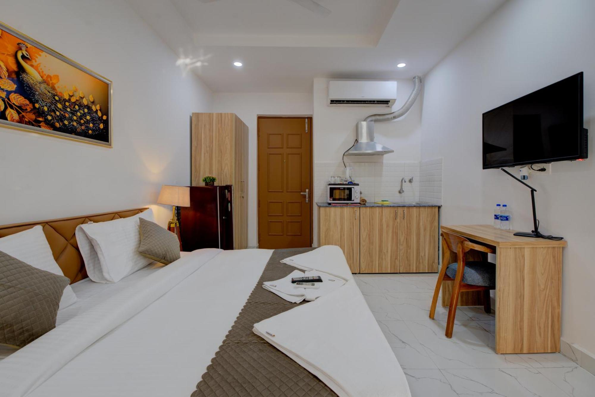 The Lodgers Studio Apartment Infront Of Artemis Hospital Gurugram غورغاون المظهر الخارجي الصورة