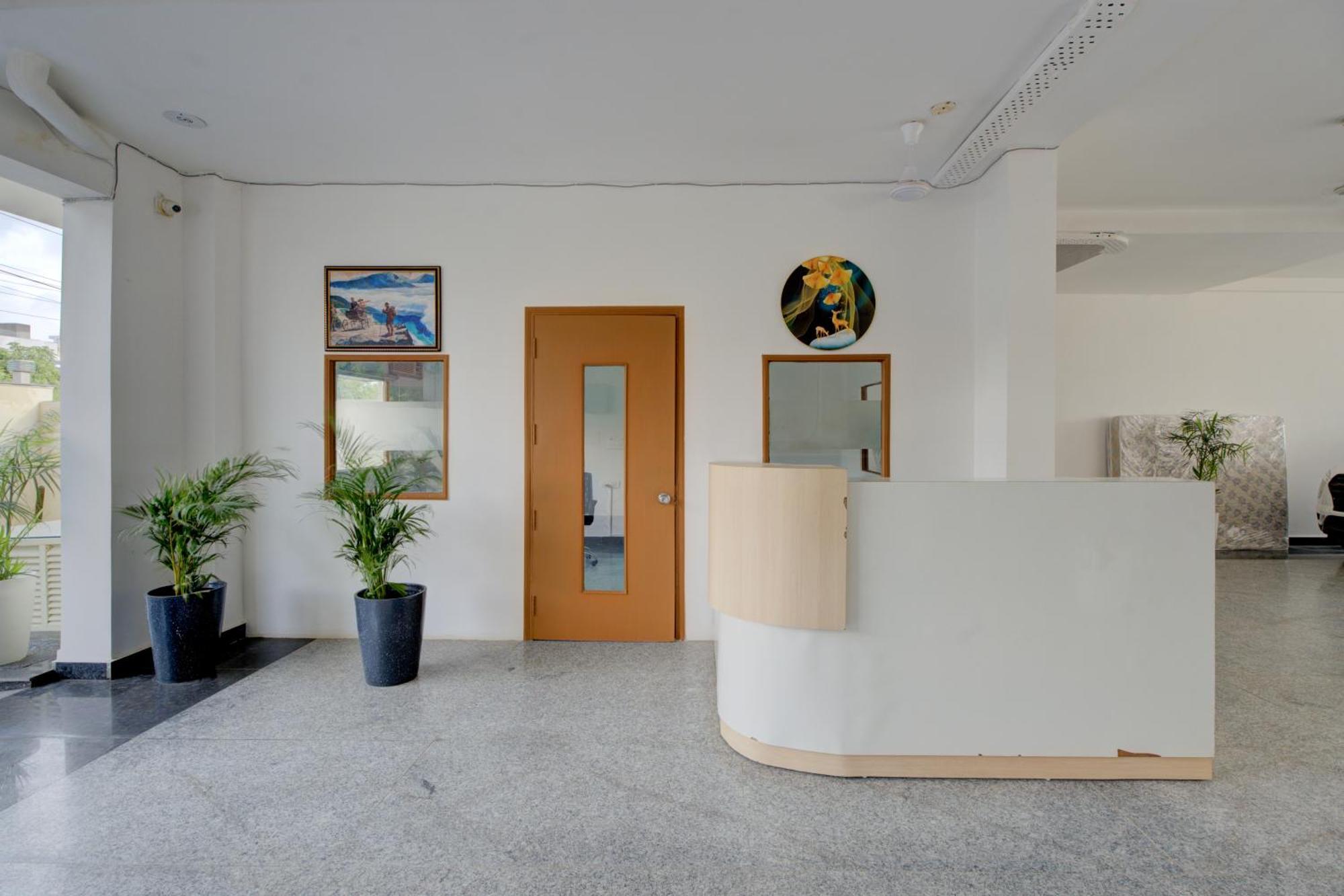 The Lodgers Studio Apartment Infront Of Artemis Hospital Gurugram غورغاون المظهر الخارجي الصورة