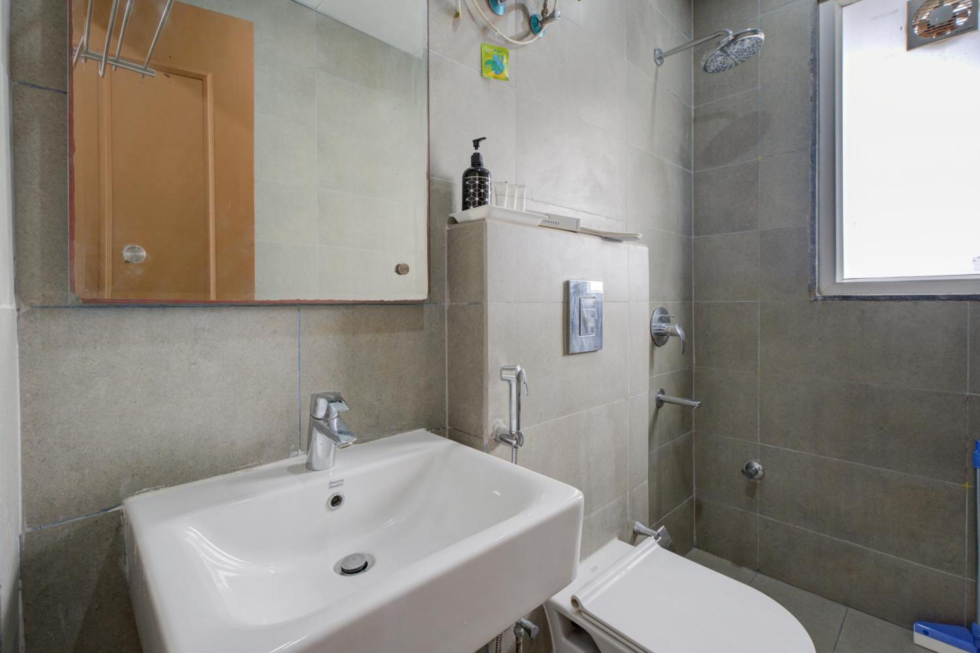 The Lodgers Studio Apartment Infront Of Artemis Hospital Gurugram غورغاون المظهر الخارجي الصورة